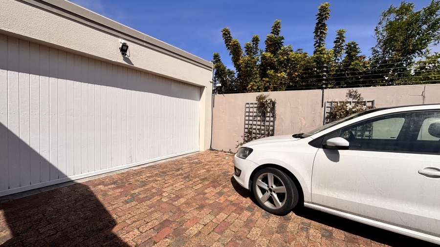 4 Bedroom Property for Sale in Kirstenhof Western Cape